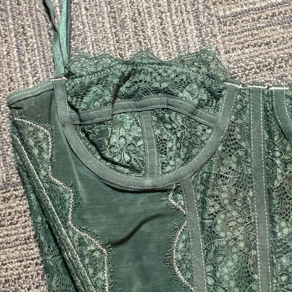 Lace corset - Picture 3 of 4